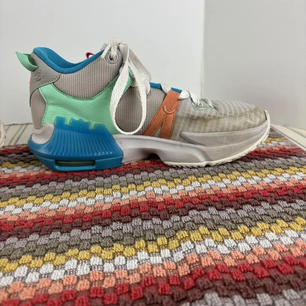 Nike Shoes Youth Size 5Y Gray Mint LeBron Witness 6 GS Basketball DQ5600-003